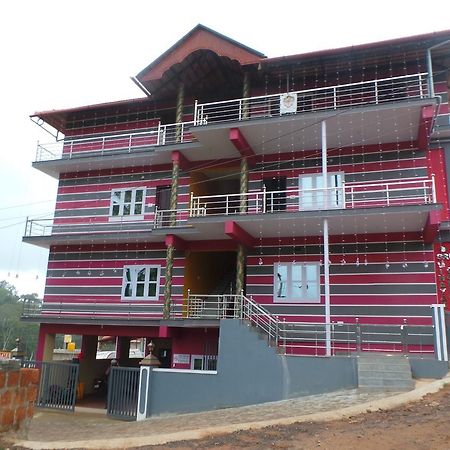 Iroomz Sri Vinayaka Comfort Virajpet Exteriör bild