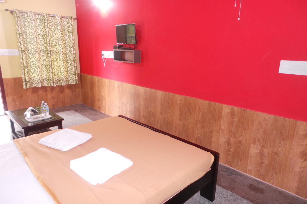 Iroomz Sri Vinayaka Comfort Virajpet Exteriör bild
