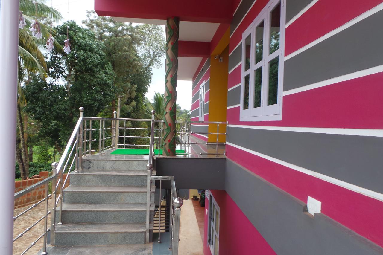 Iroomz Sri Vinayaka Comfort Virajpet Exteriör bild