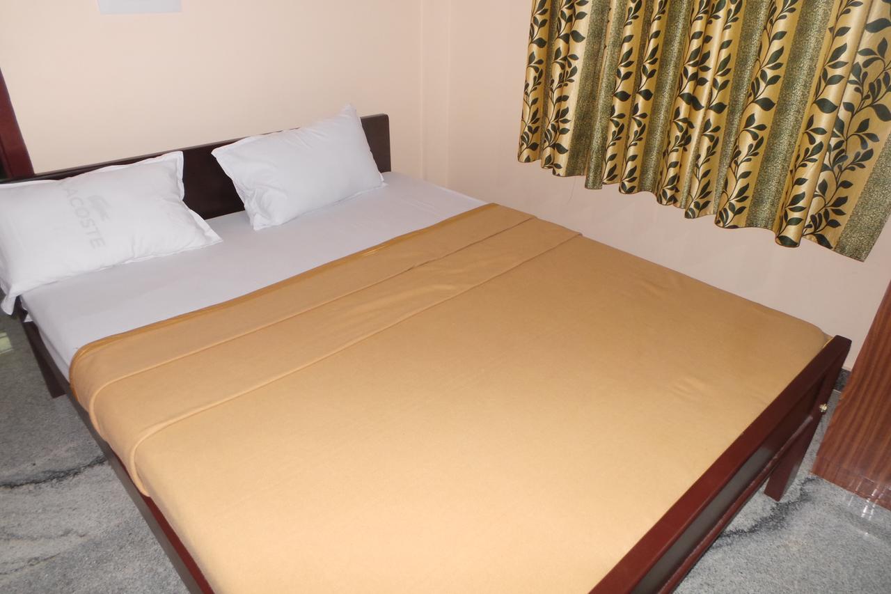 Iroomz Sri Vinayaka Comfort Virajpet Exteriör bild