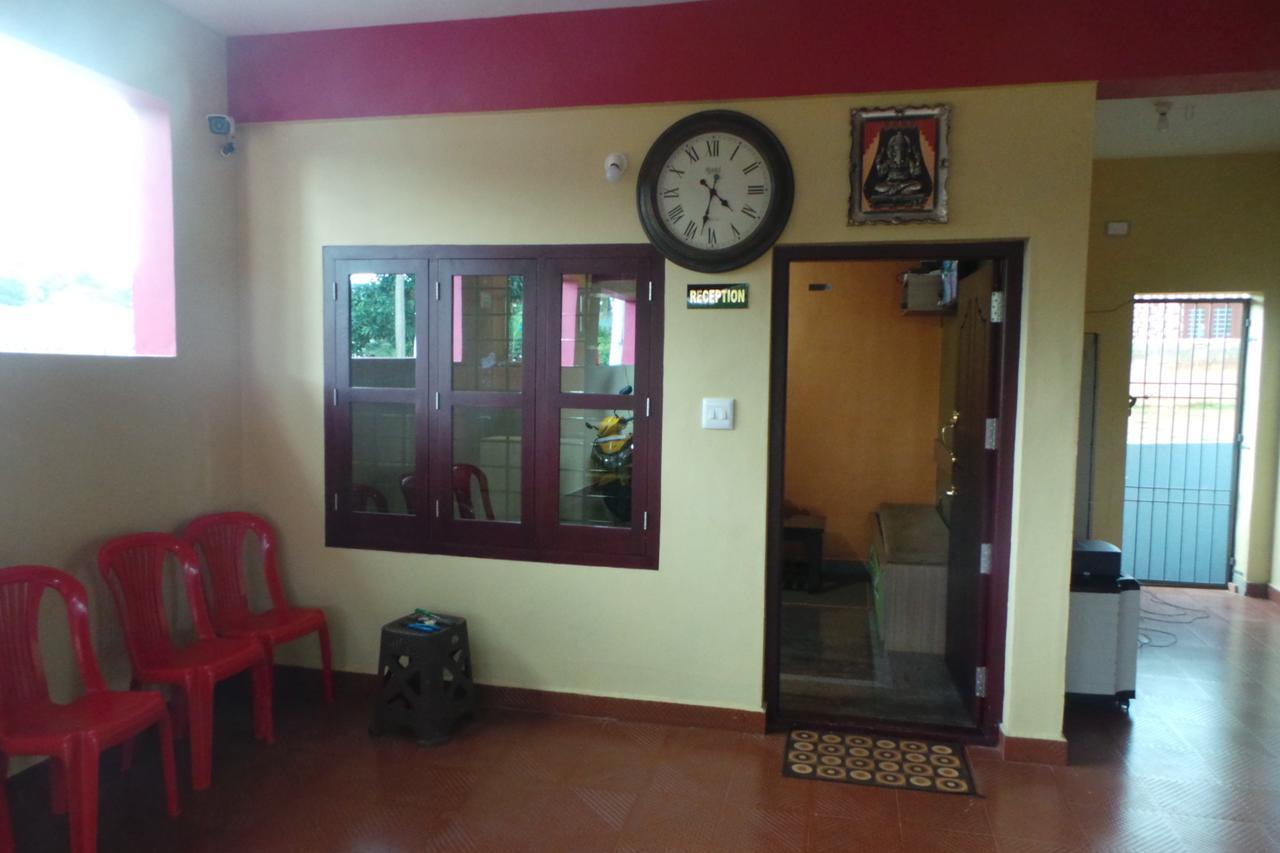 Iroomz Sri Vinayaka Comfort Virajpet Exteriör bild