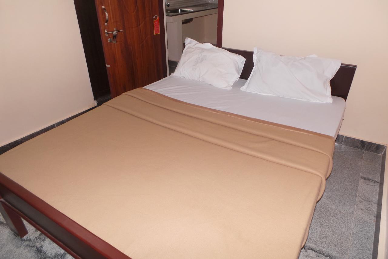 Iroomz Sri Vinayaka Comfort Virajpet Exteriör bild