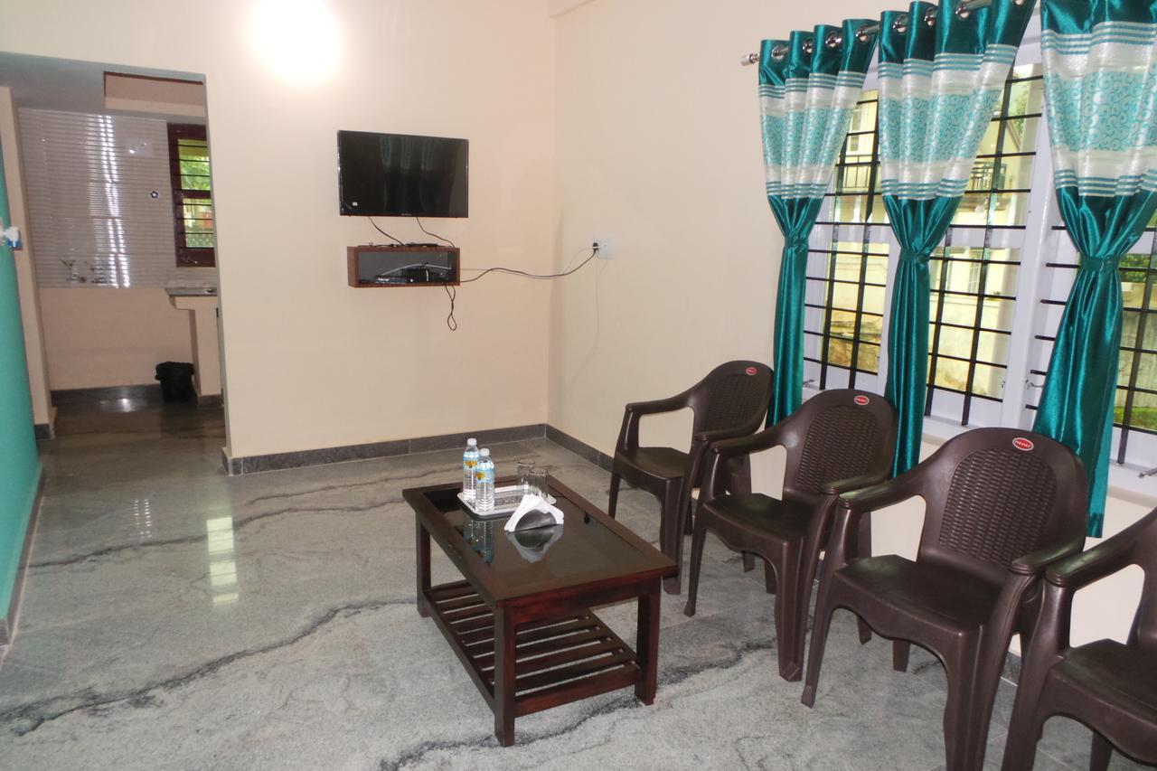 Iroomz Sri Vinayaka Comfort Virajpet Exteriör bild