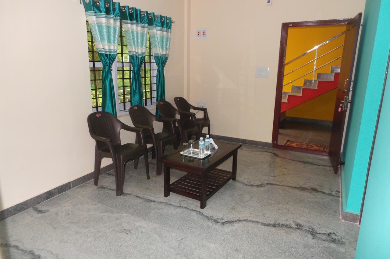Iroomz Sri Vinayaka Comfort Virajpet Exteriör bild
