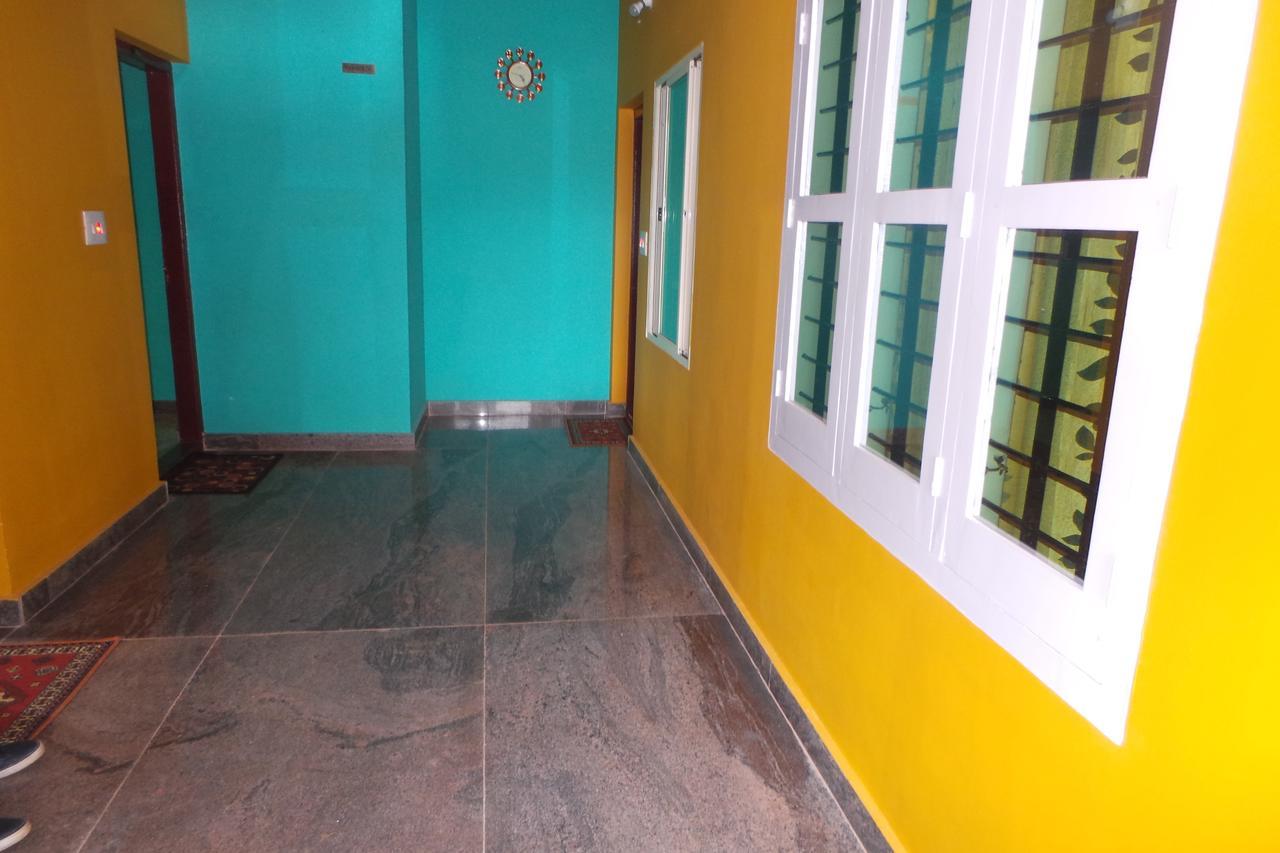 Iroomz Sri Vinayaka Comfort Virajpet Exteriör bild