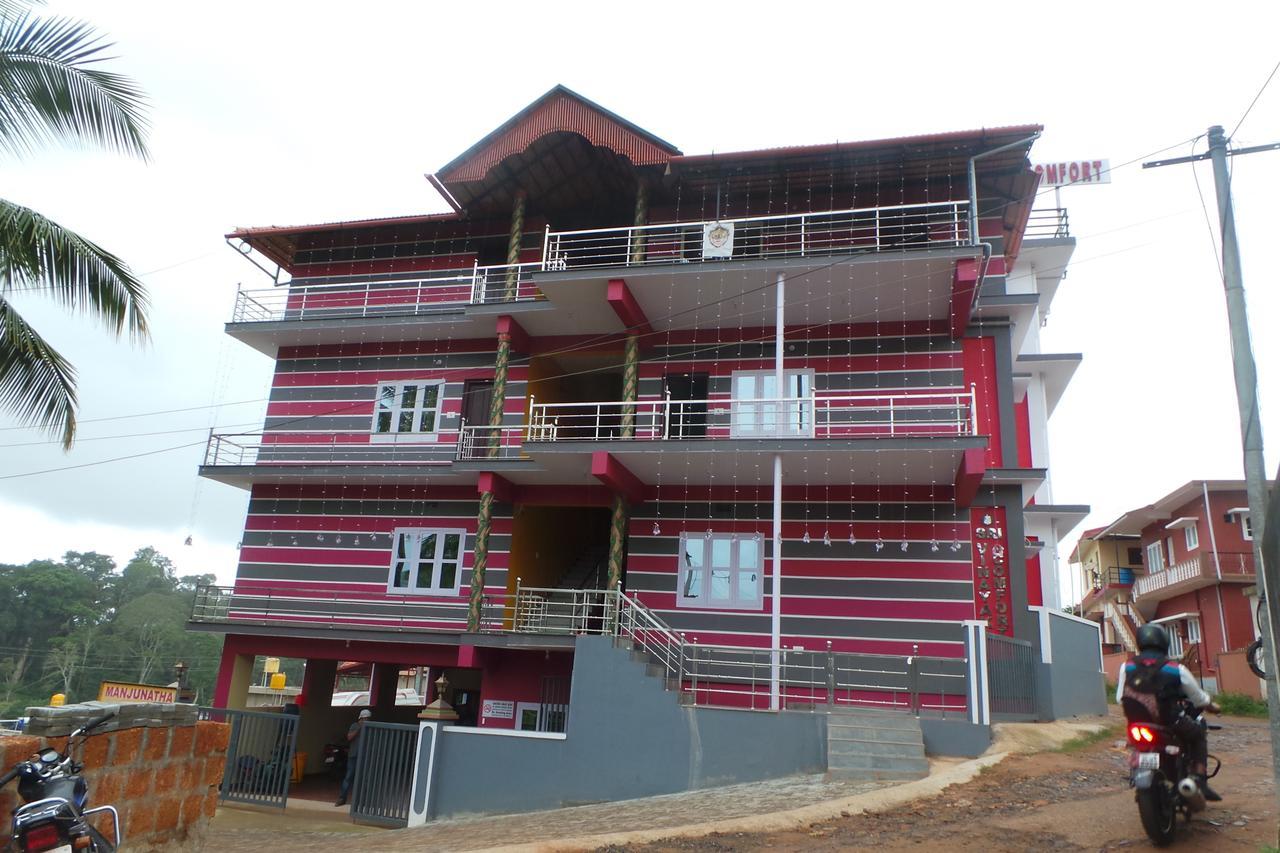 Iroomz Sri Vinayaka Comfort Virajpet Exteriör bild