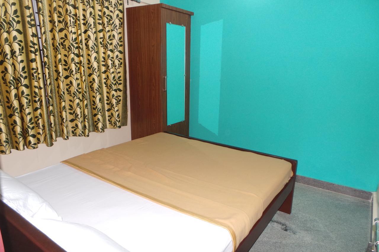 Iroomz Sri Vinayaka Comfort Virajpet Exteriör bild