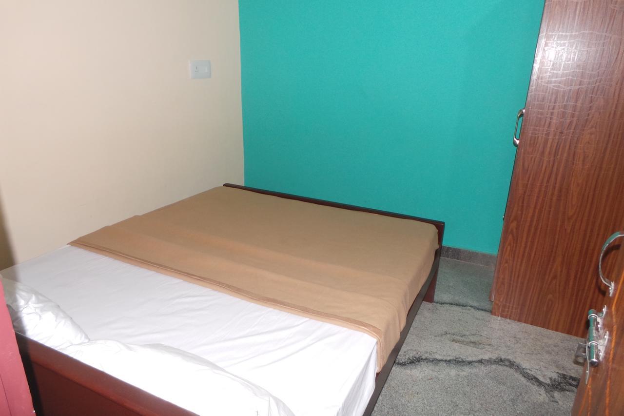Iroomz Sri Vinayaka Comfort Virajpet Exteriör bild
