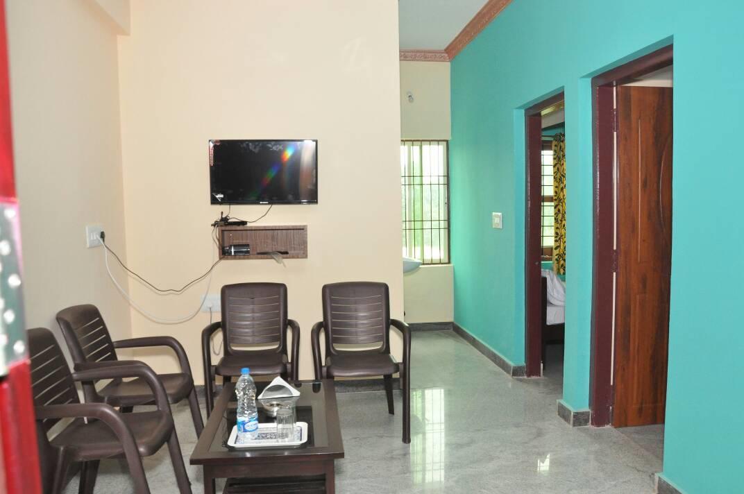 Iroomz Sri Vinayaka Comfort Virajpet Exteriör bild