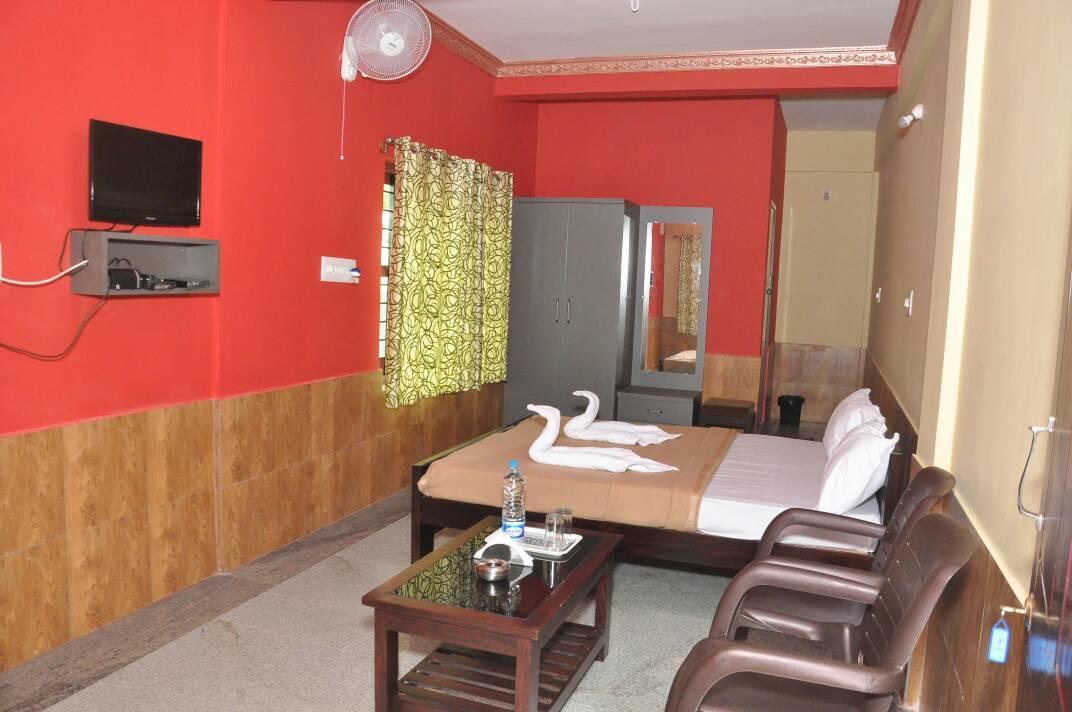 Iroomz Sri Vinayaka Comfort Virajpet Exteriör bild