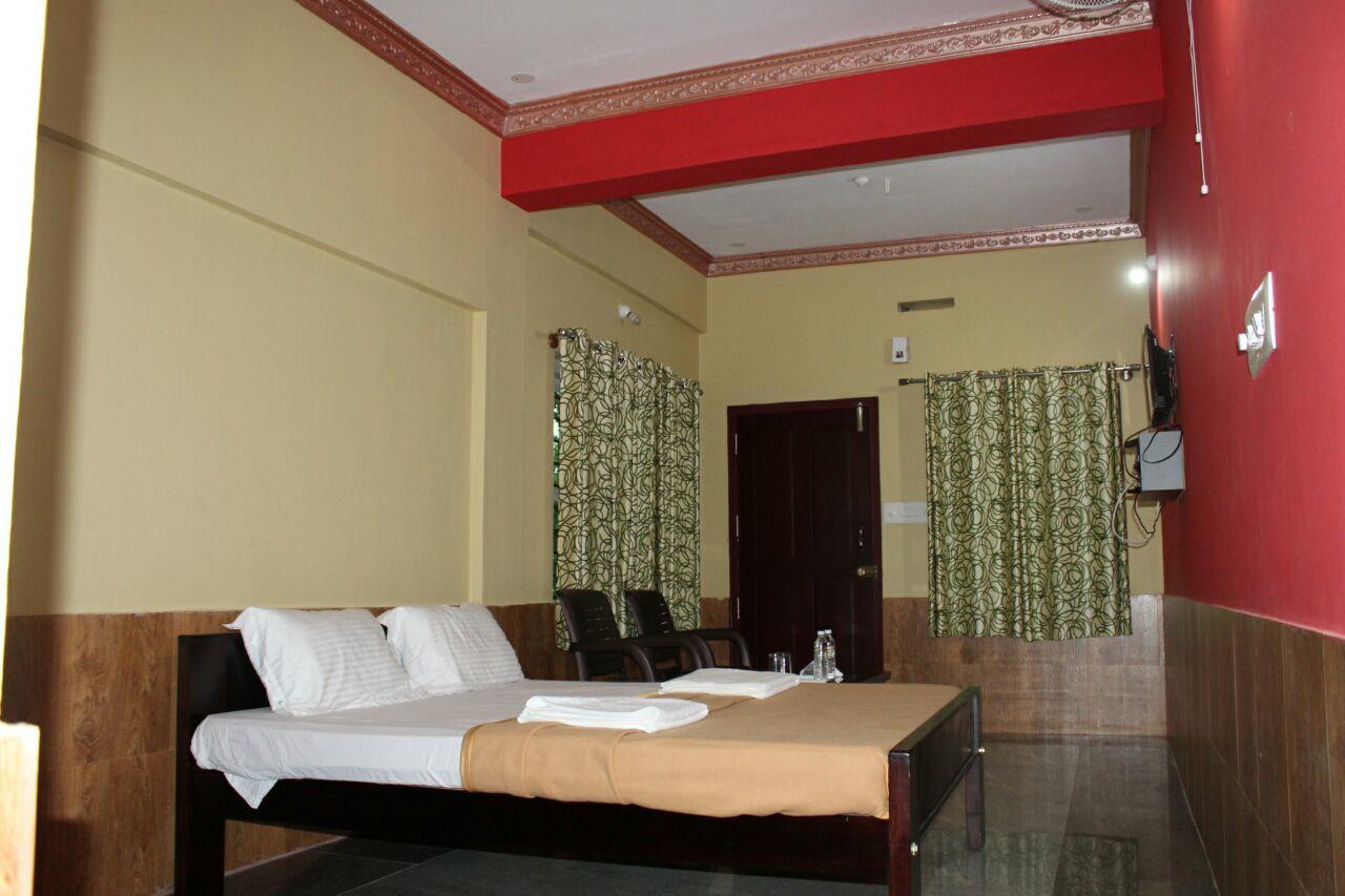 Iroomz Sri Vinayaka Comfort Virajpet Exteriör bild