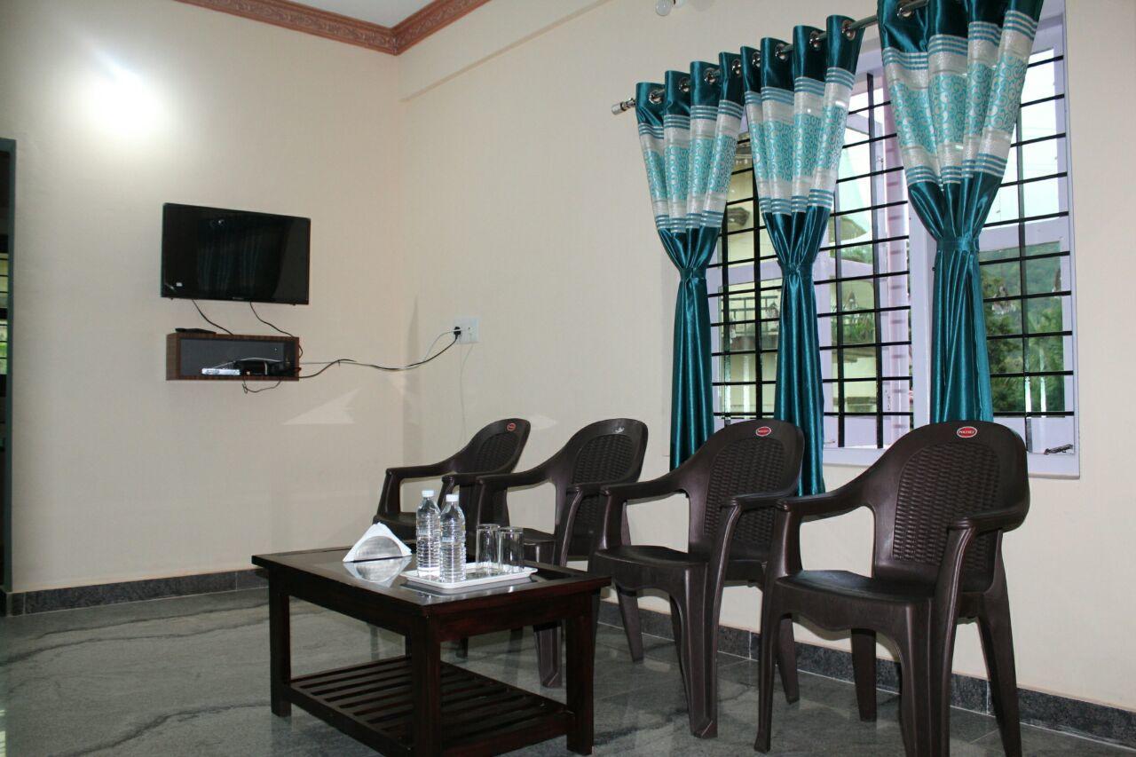 Iroomz Sri Vinayaka Comfort Virajpet Exteriör bild