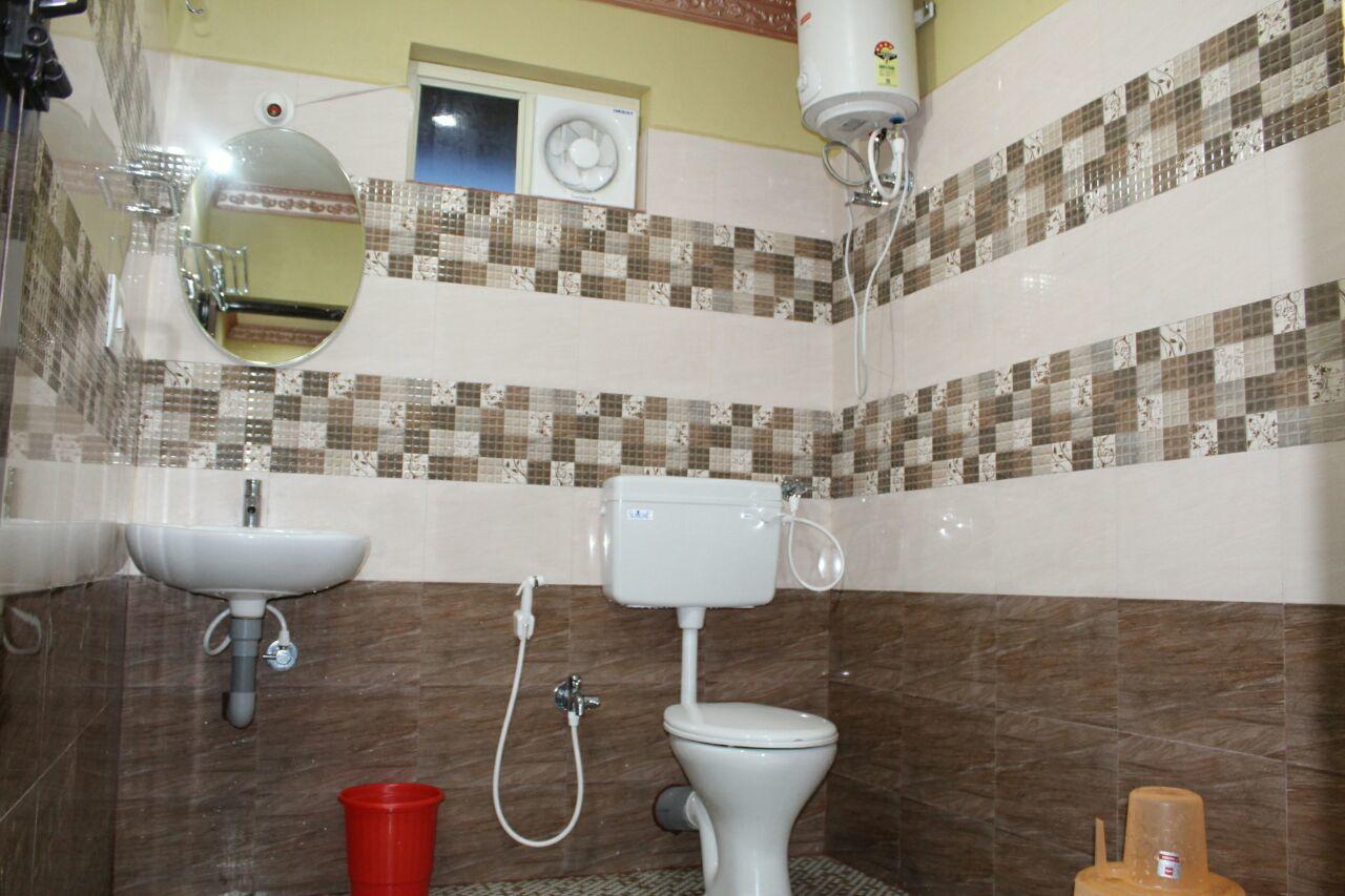 Iroomz Sri Vinayaka Comfort Virajpet Exteriör bild