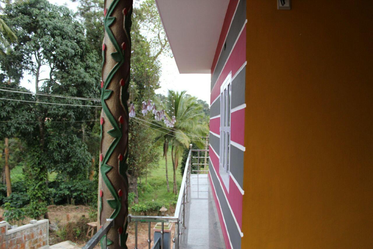 Iroomz Sri Vinayaka Comfort Virajpet Exteriör bild
