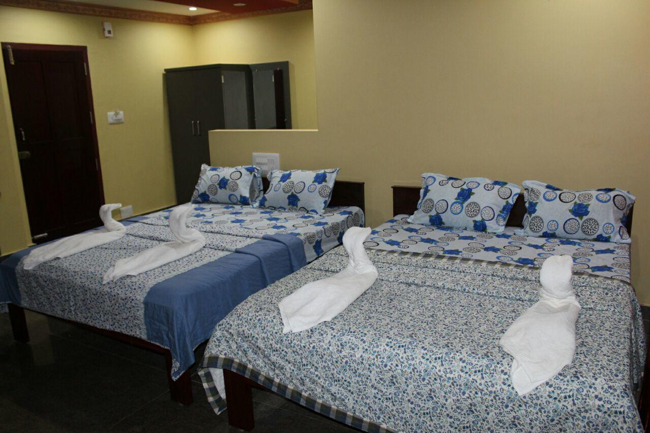 Iroomz Sri Vinayaka Comfort Virajpet Exteriör bild