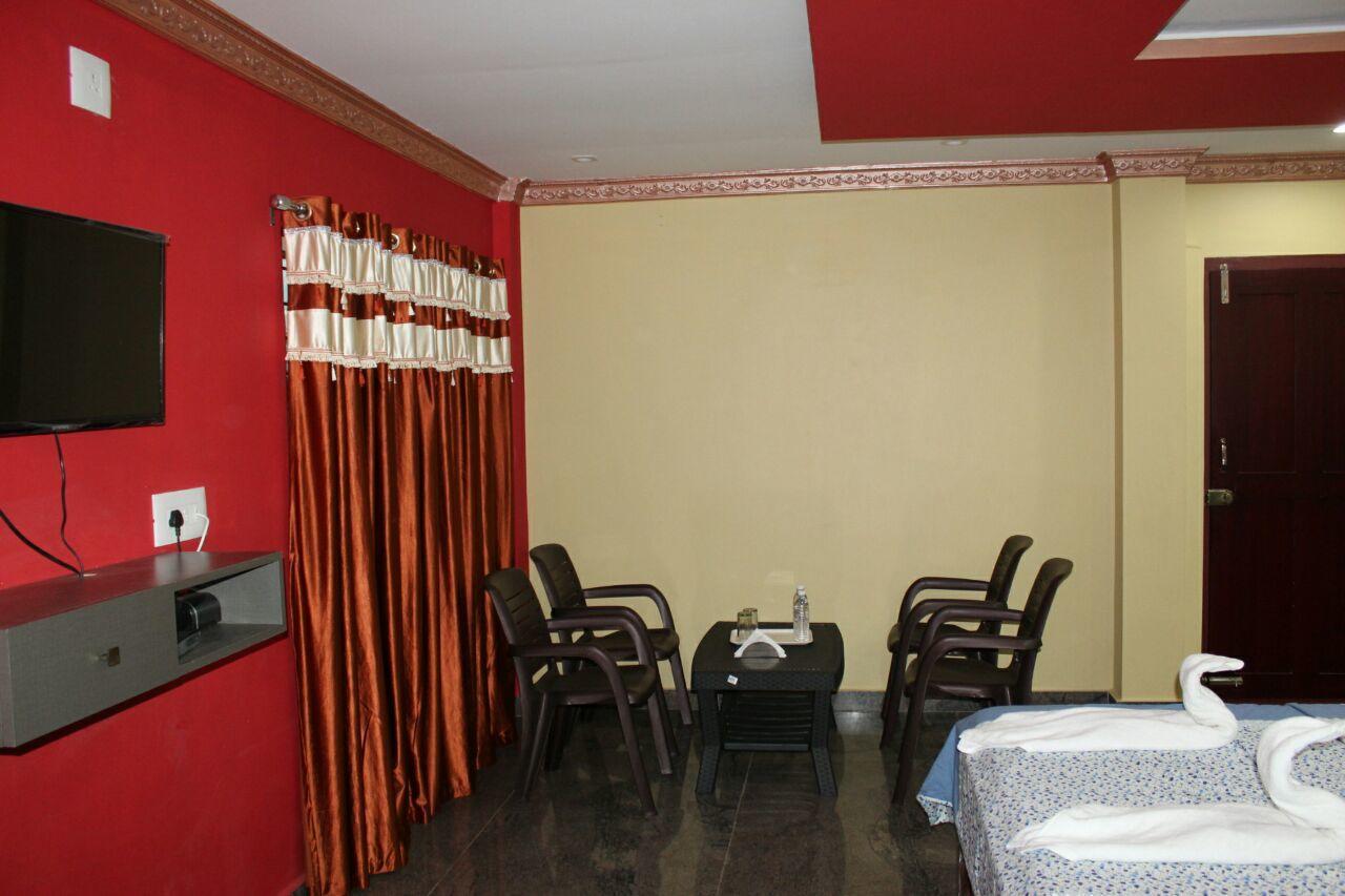 Iroomz Sri Vinayaka Comfort Virajpet Exteriör bild