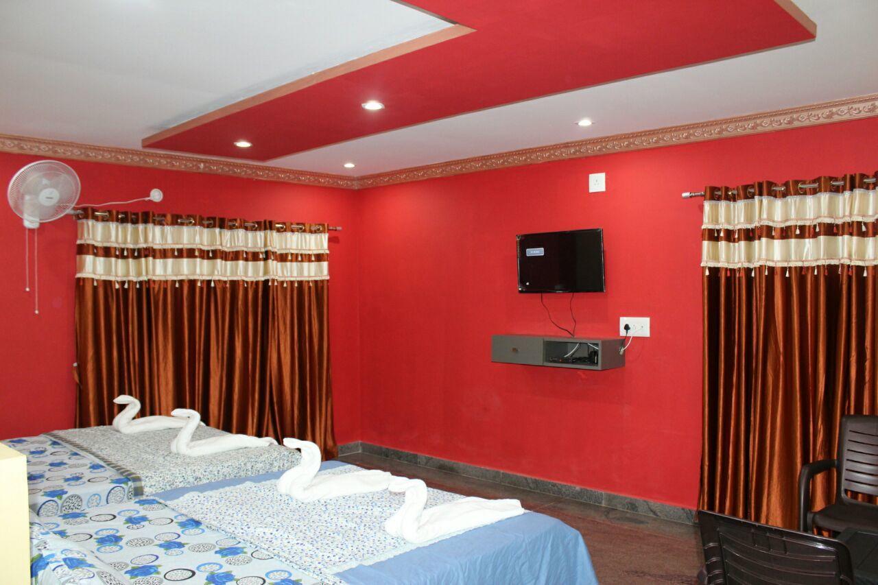 Iroomz Sri Vinayaka Comfort Virajpet Exteriör bild