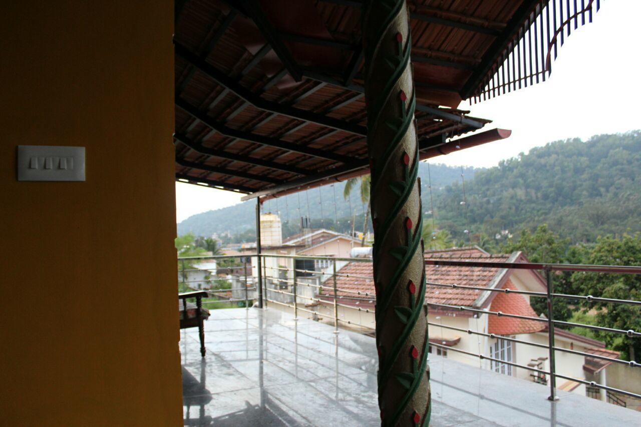 Iroomz Sri Vinayaka Comfort Virajpet Exteriör bild