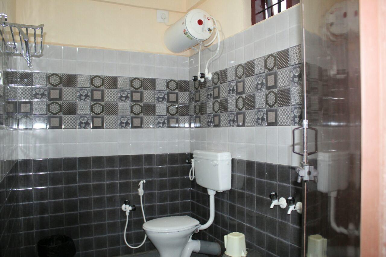 Iroomz Sri Vinayaka Comfort Virajpet Exteriör bild