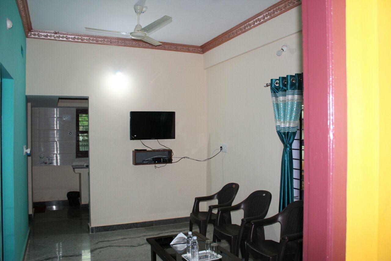 Iroomz Sri Vinayaka Comfort Virajpet Exteriör bild