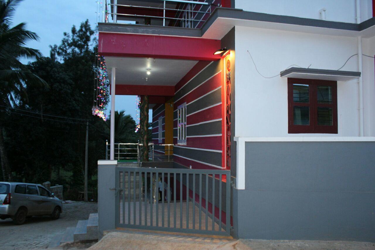 Iroomz Sri Vinayaka Comfort Virajpet Exteriör bild